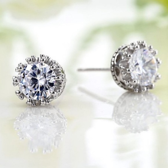 NEW 925 STERLING SILVER DIAMOND STUD EARRINGS - Picture 4 of 5